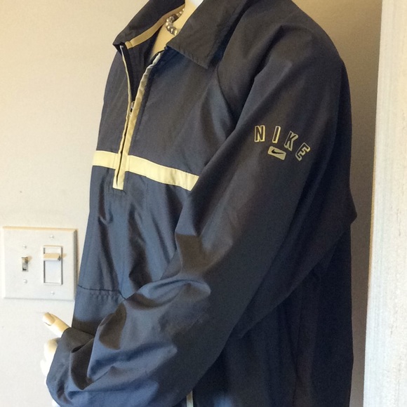 NWOT NIKE  GRAY AND YELLOW WINDBREAKER - Picture 4 of 4